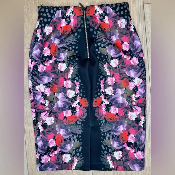 Guess Pencil Skirt - Picture 2 of 4